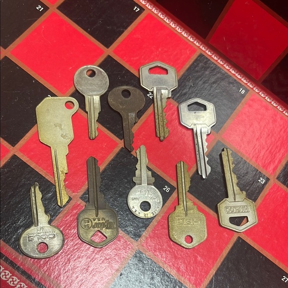Assorted Metal Keys - Picture 1 of 2